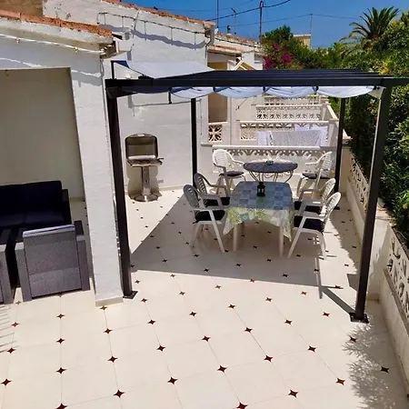 Adosado De 140m2 Con Terraza A 50 M De La Playa Hébergement de vacances *
